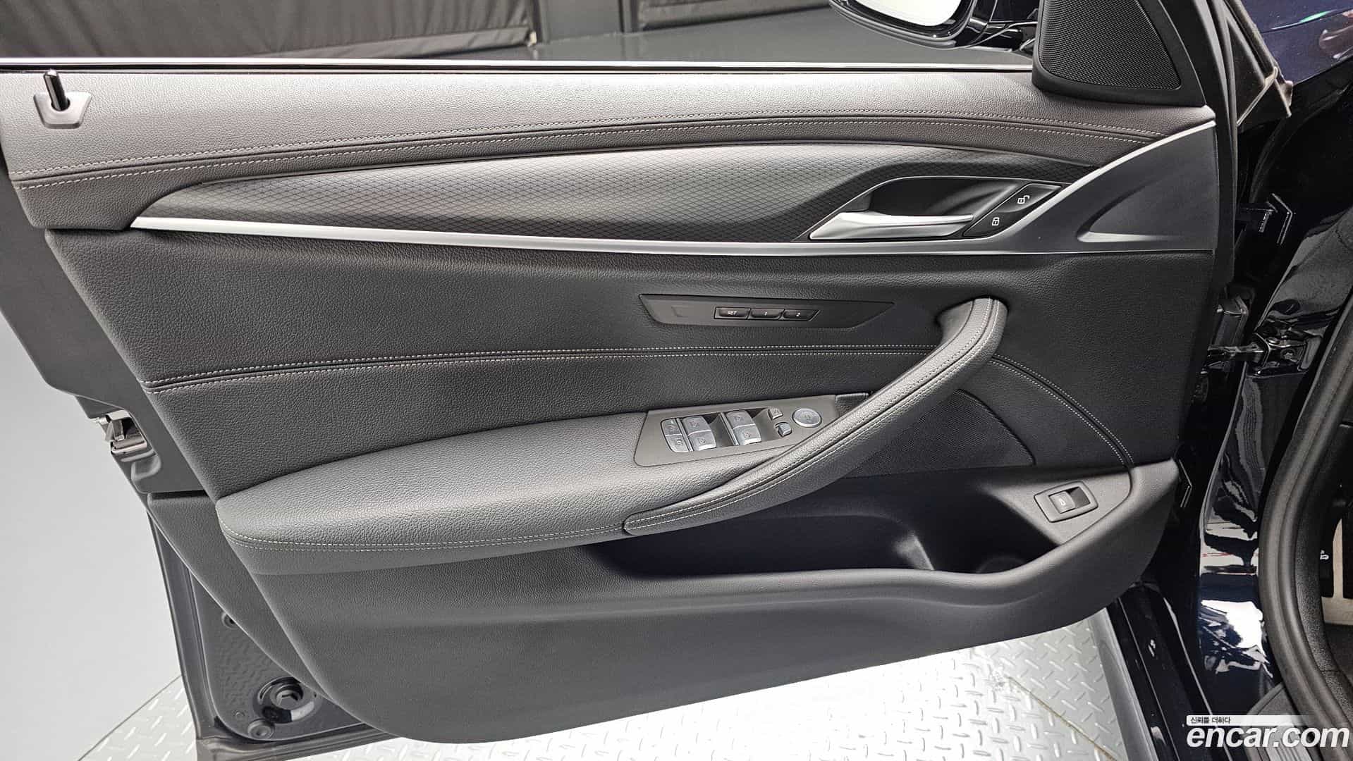 5-Series BMW 2023.1-INNER-034