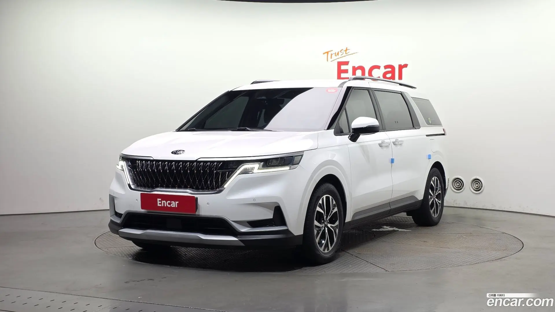 Main__Slider__Photo:Canival Kia 2021.1-0
