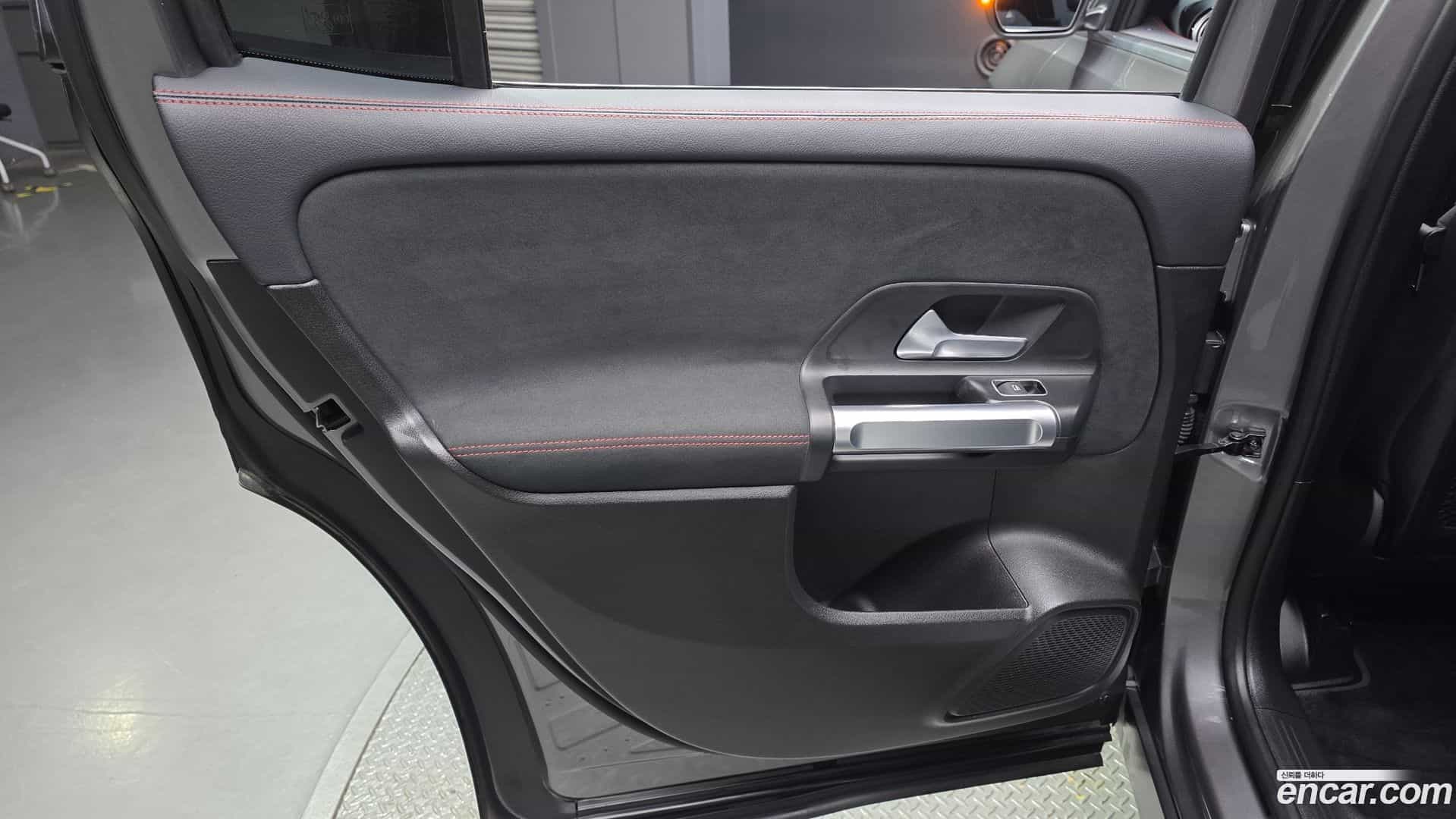 GLB-Class Mercedes-Benz 2020.9-INNER-035
