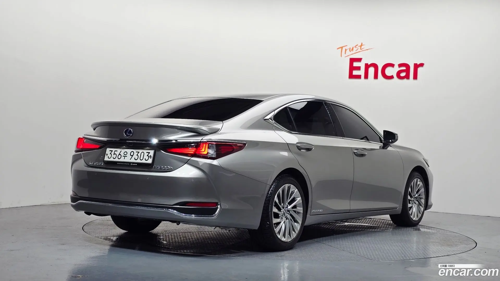 Main__Slider__Photo:ES Lexus 2020.2-1