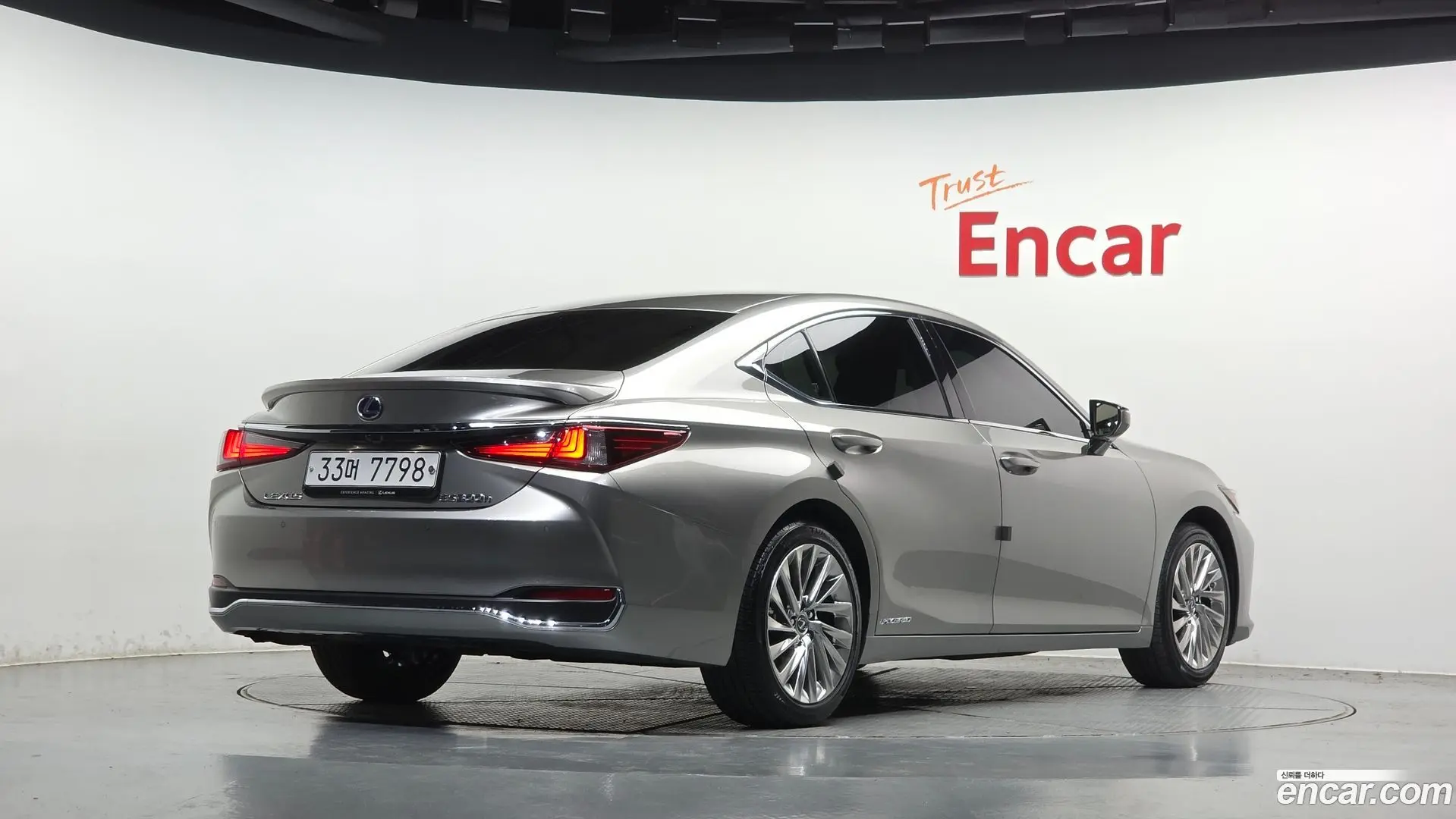 Main__Slider__Photo:ES Lexus 2019.4-1