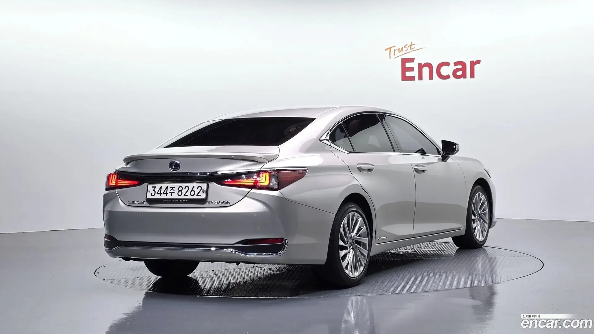 Main__Slider__Photo:ES Lexus 2019.9-1