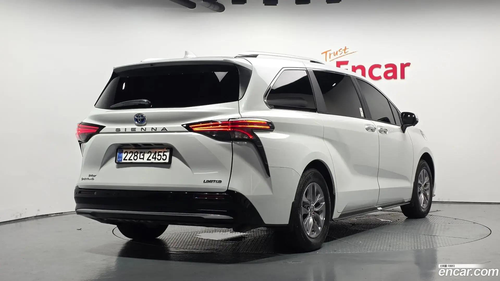 Main__Slider__Photo:Sienna Toyota 2025.2-1