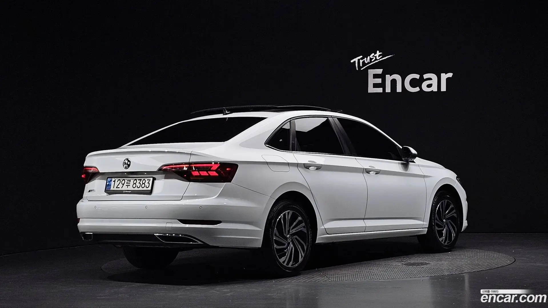Main__Slider__Photo:Jetta Volkswagen 2021.9-1
