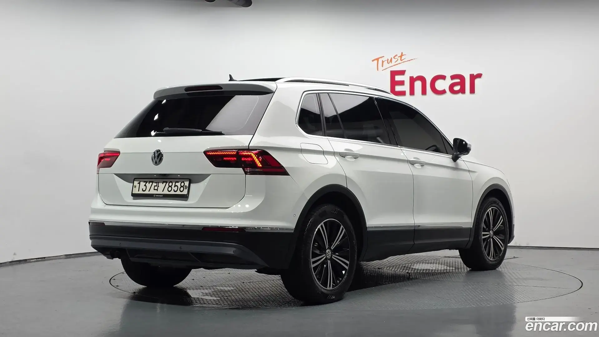 Main__Slider__Photo:Tiguan Volkswagen 2020.7-1