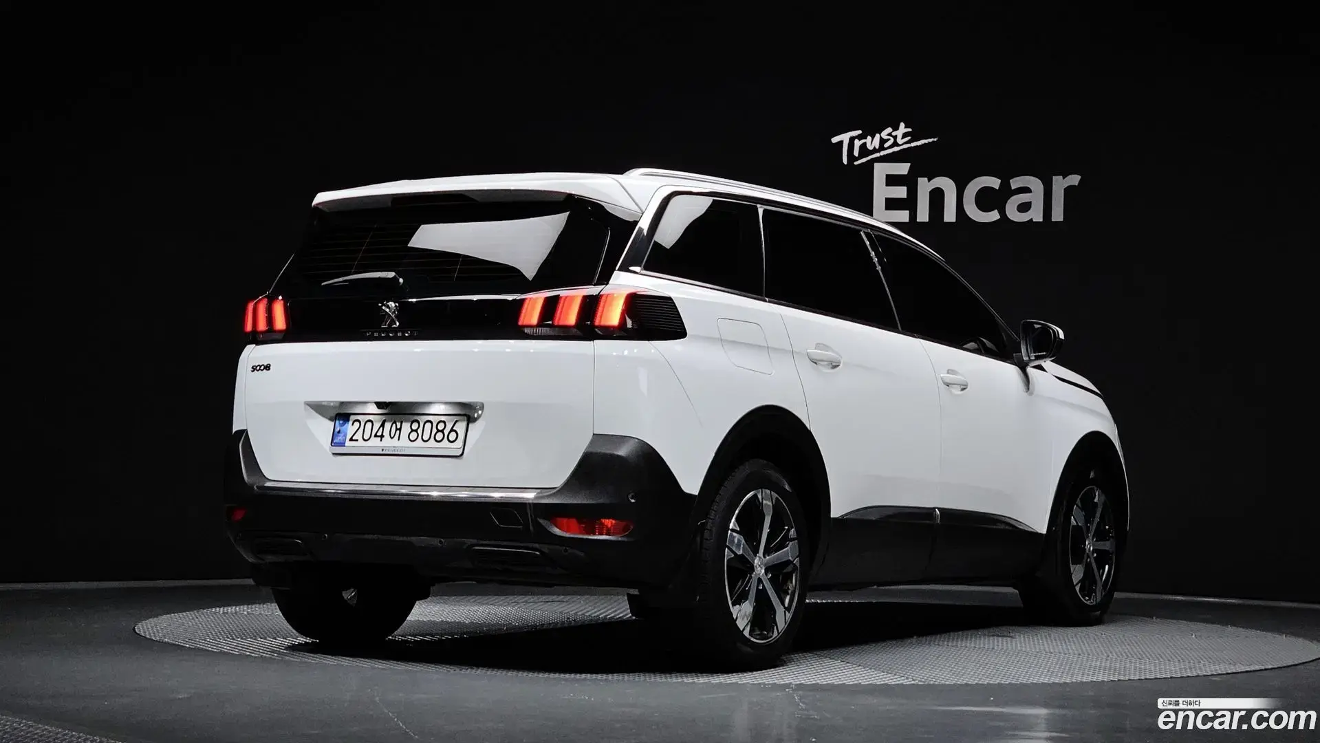 Main__Slider__Photo:5008 Peugeot 2017.11-1