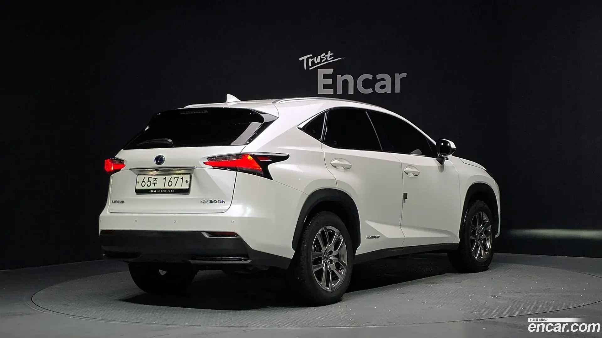 Main__Slider__Photo:NX Lexus 2017.5-1