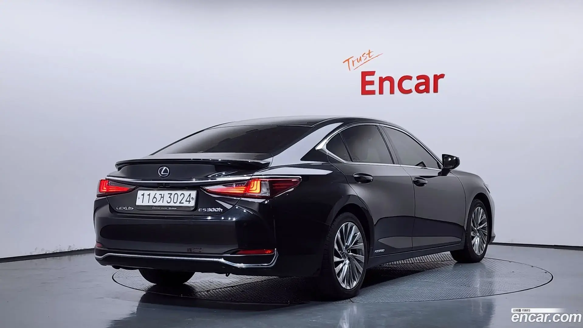 Main__Slider__Photo:ES Lexus 2021.6-1
