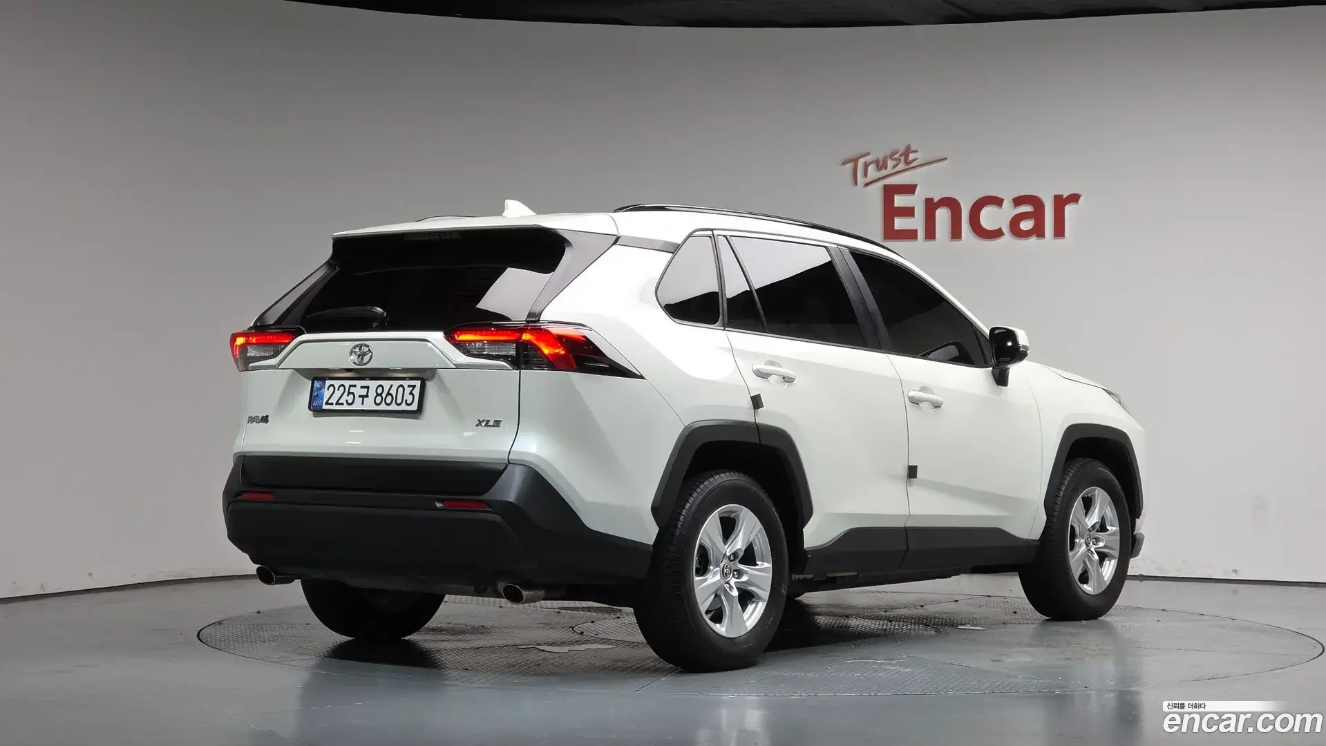Main__Slider__Photo:RAV4 Toyota 2020.10-1