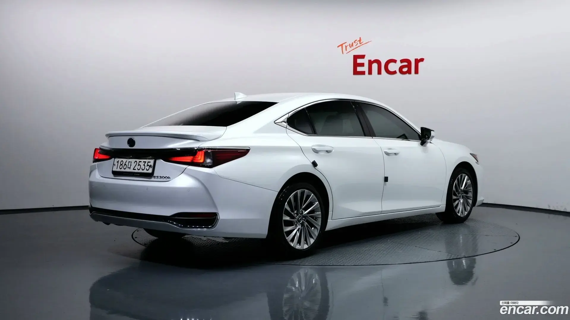 Main__Slider__Photo:ES Lexus 2023.2-1
