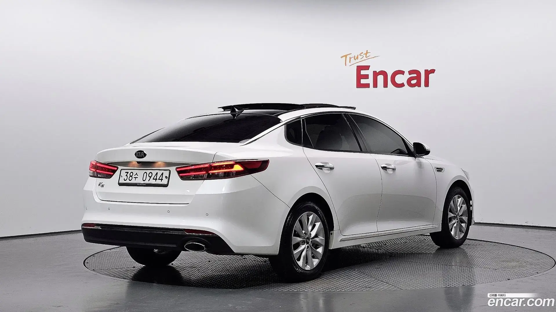 Main__Slider__Photo:K5 Kia 2015.10-1