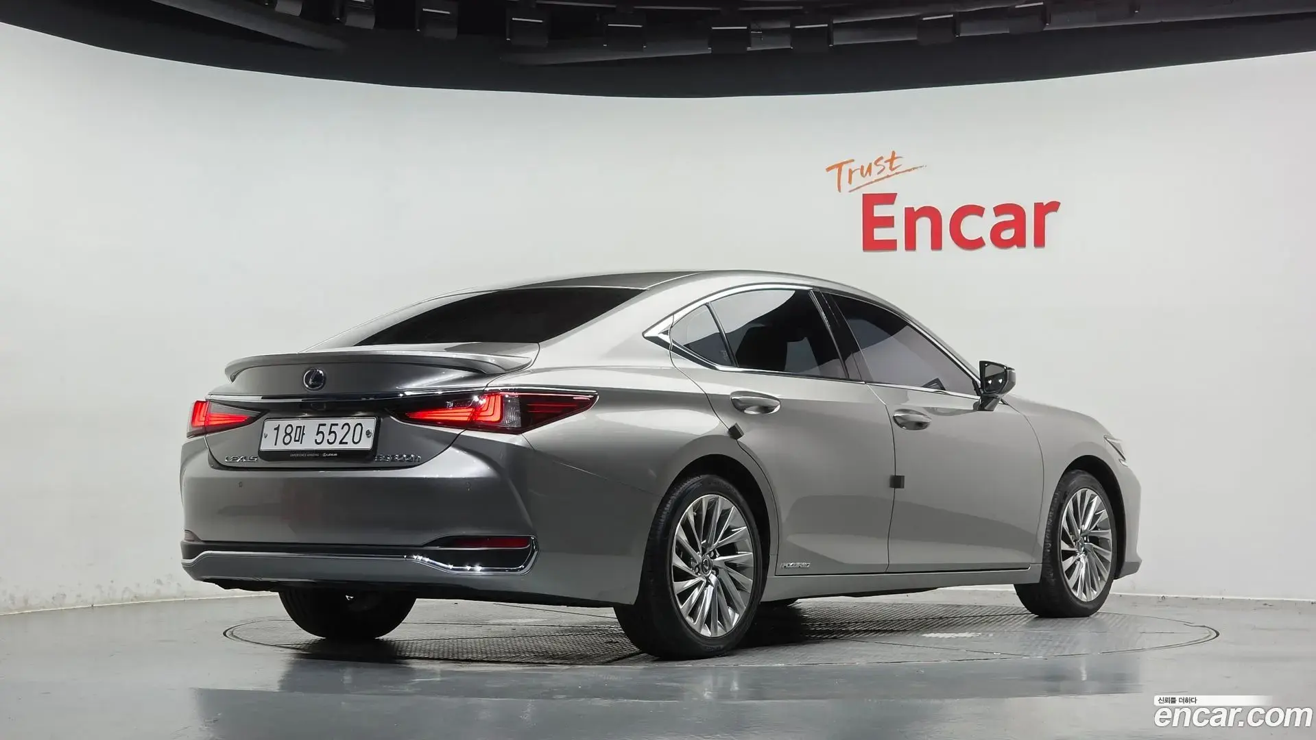 Main__Slider__Photo:ES Lexus 2018.9-1