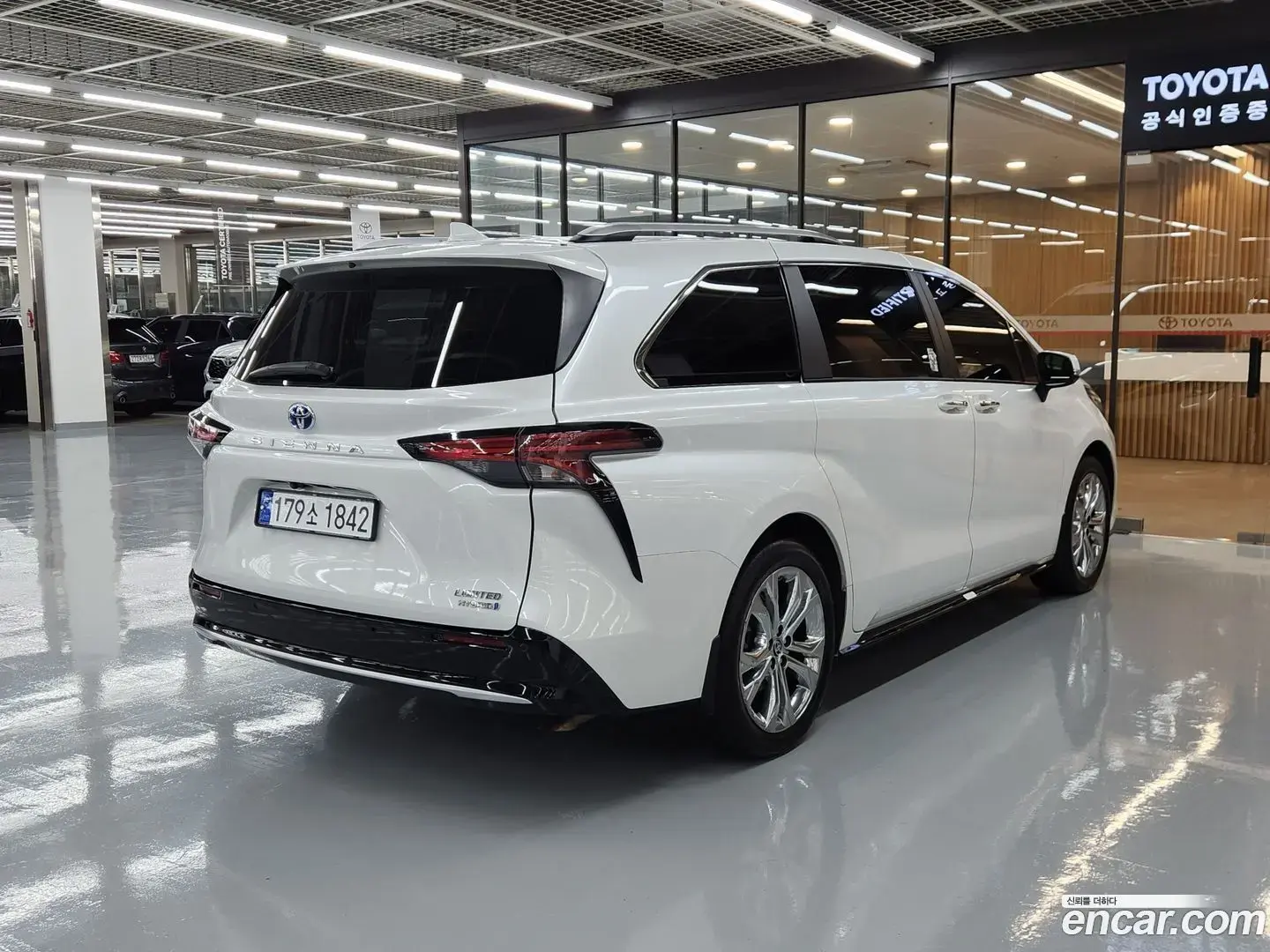 Main__Slider__Photo:Sienna Toyota 2023.6-1