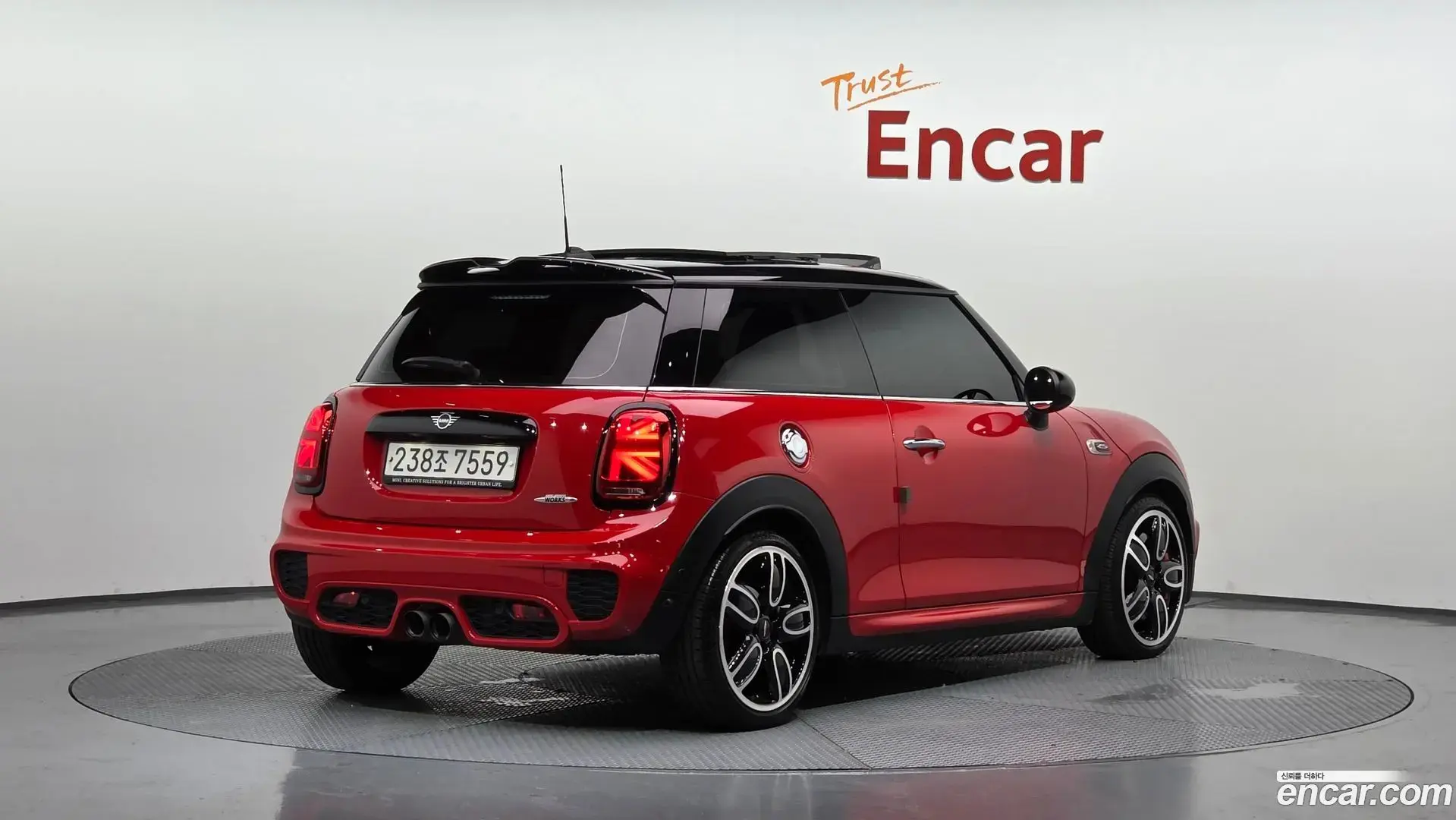 Main__Slider__Photo:Cooper Mini 2019.11-1