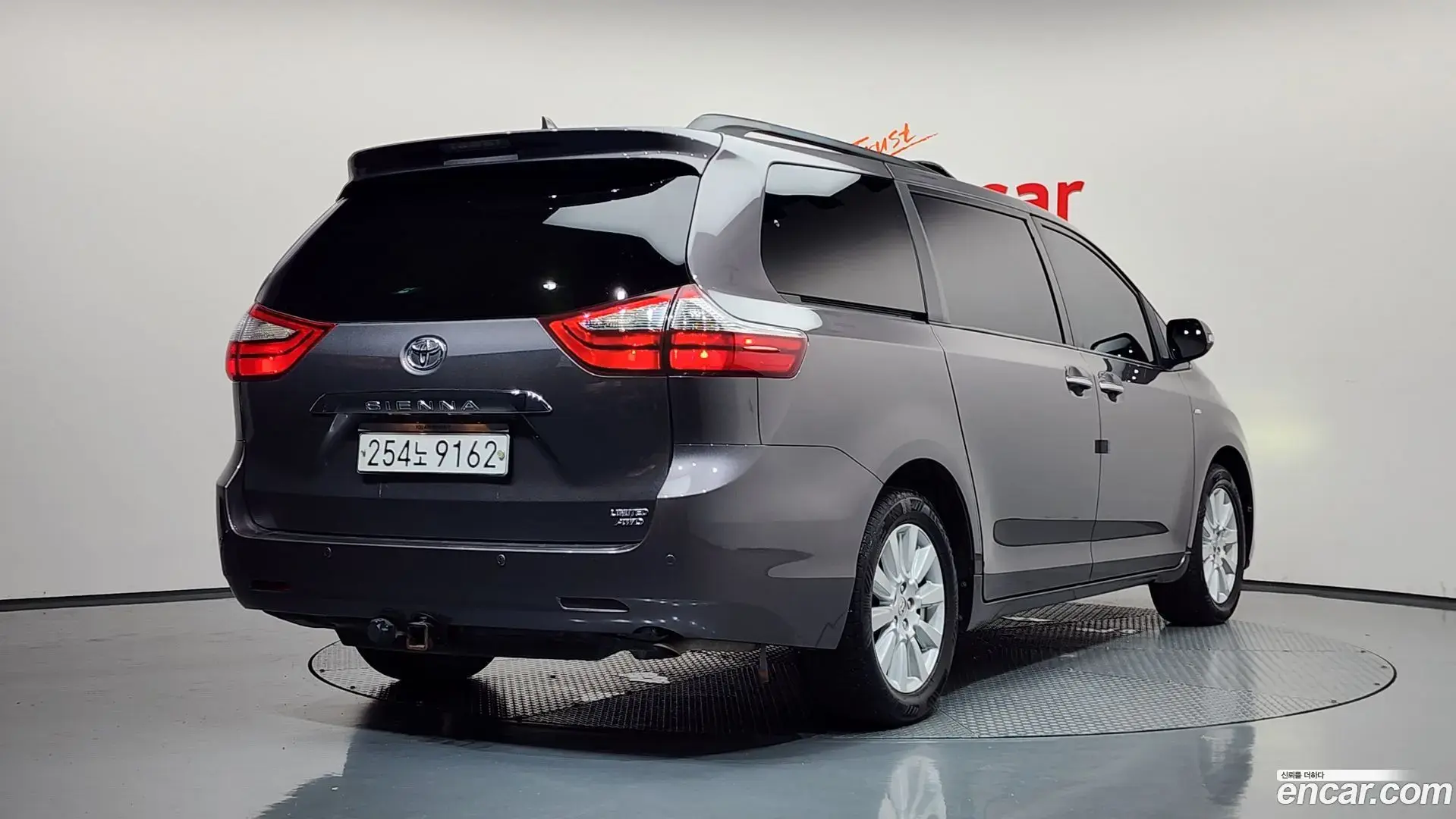 Main__Slider__Photo:Sienna Toyota 2017.0-1