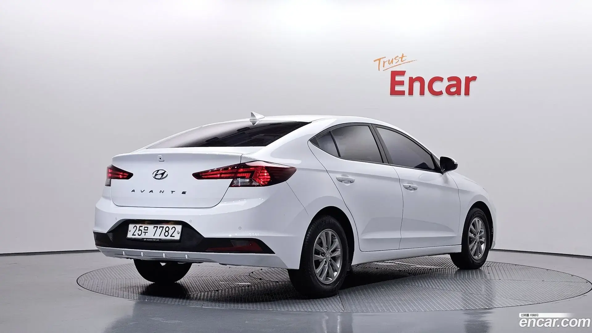 Main__Slider__Photo:AVANTE Hyundai 2019.3-1