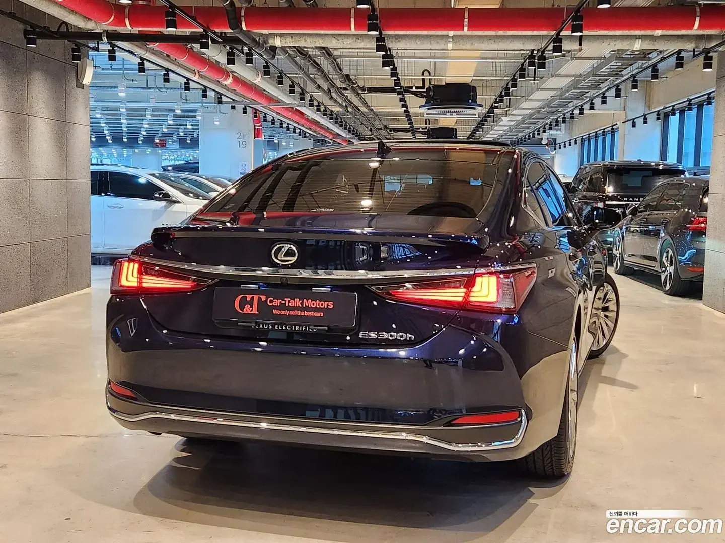Main__Slider__Photo:ES Lexus 2021.3-1