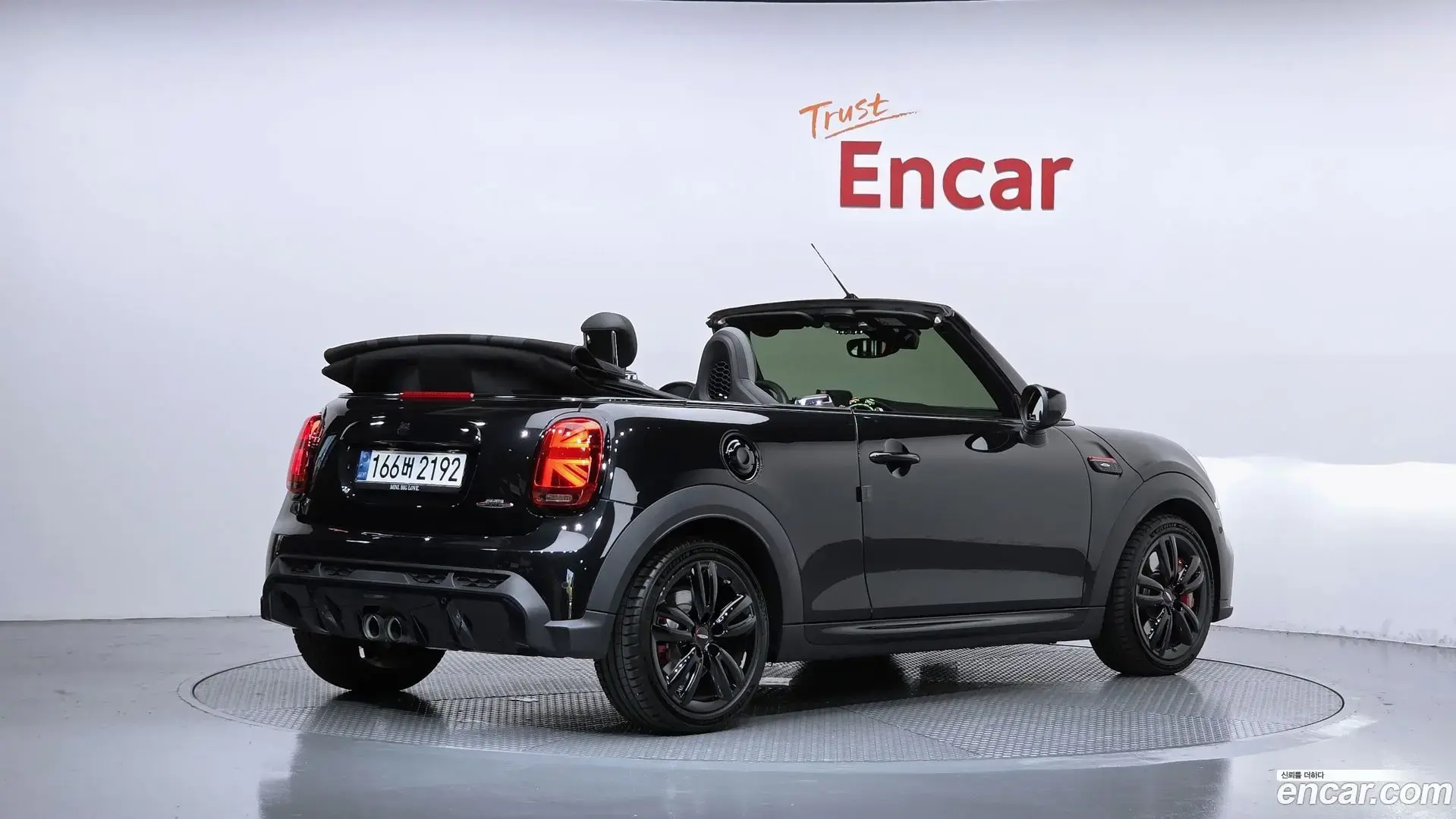 Main__Slider__Photo:Cooper Convertible Mini 2024.2-1