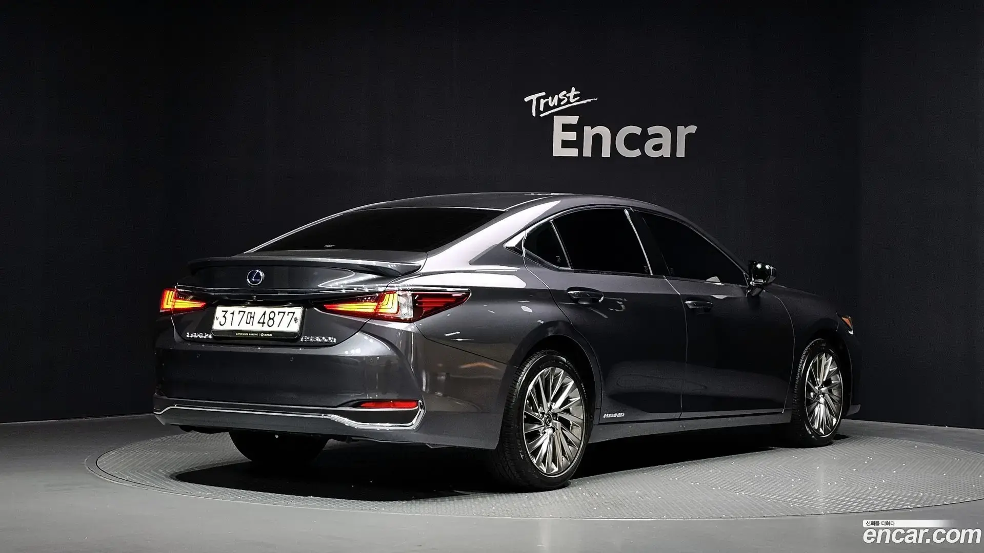 Main__Slider__Photo:ES Lexus 2021.10-1