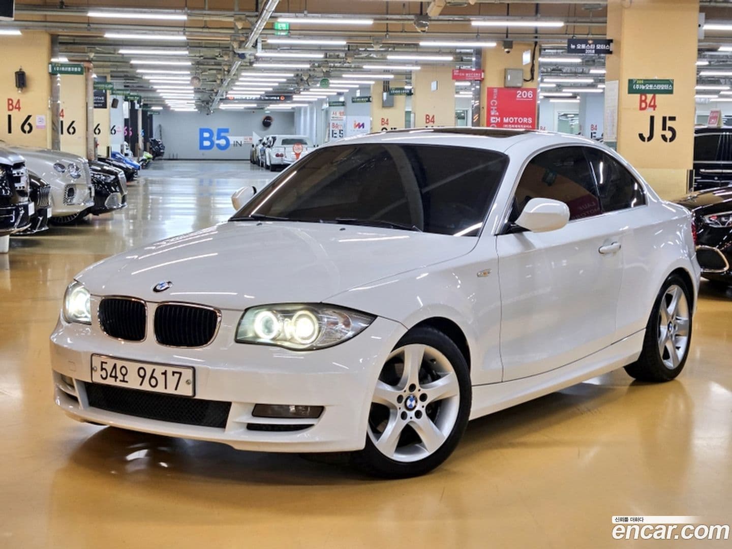 Main__Slider__Photo:1-Series BMW 2010.11-0