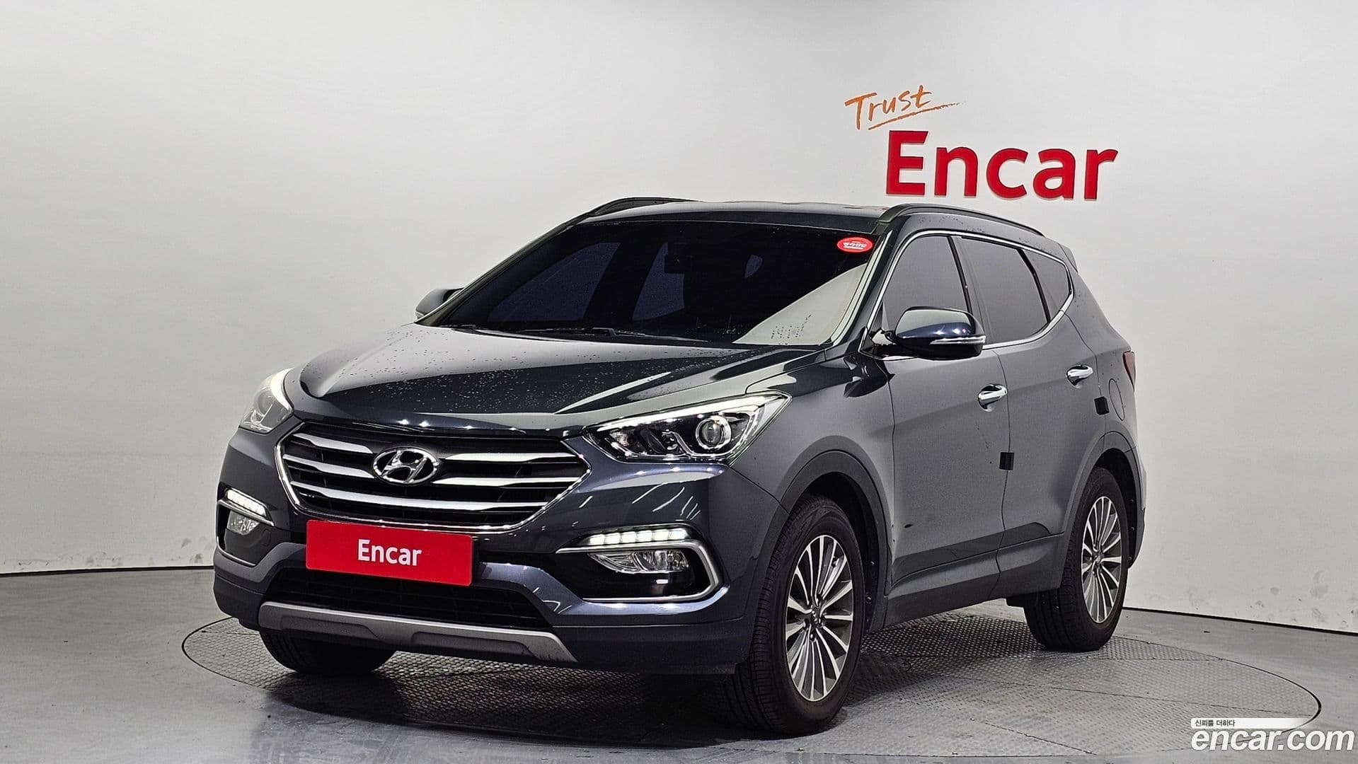 Main__Slider__Photo:Santafe Hyundai 2016.8-0