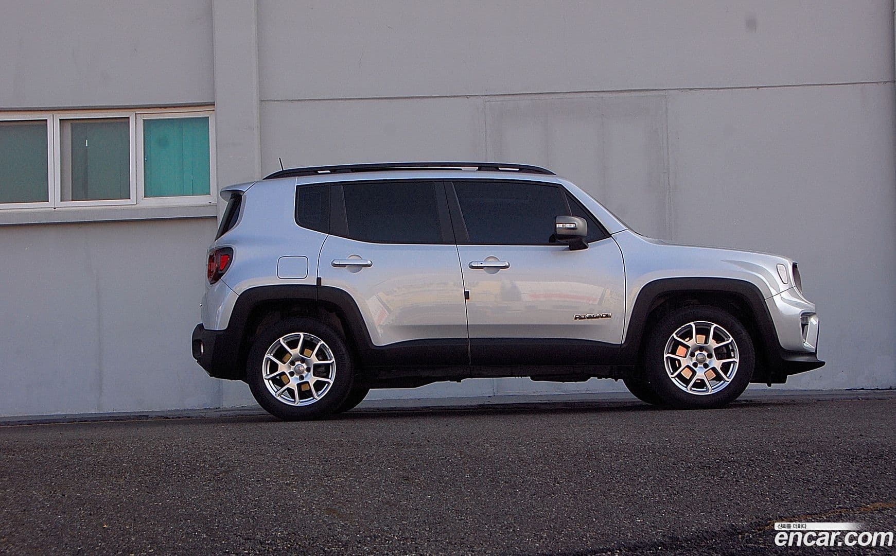 Main__Slider__Photo:Renegade Jeep 2020.9-0