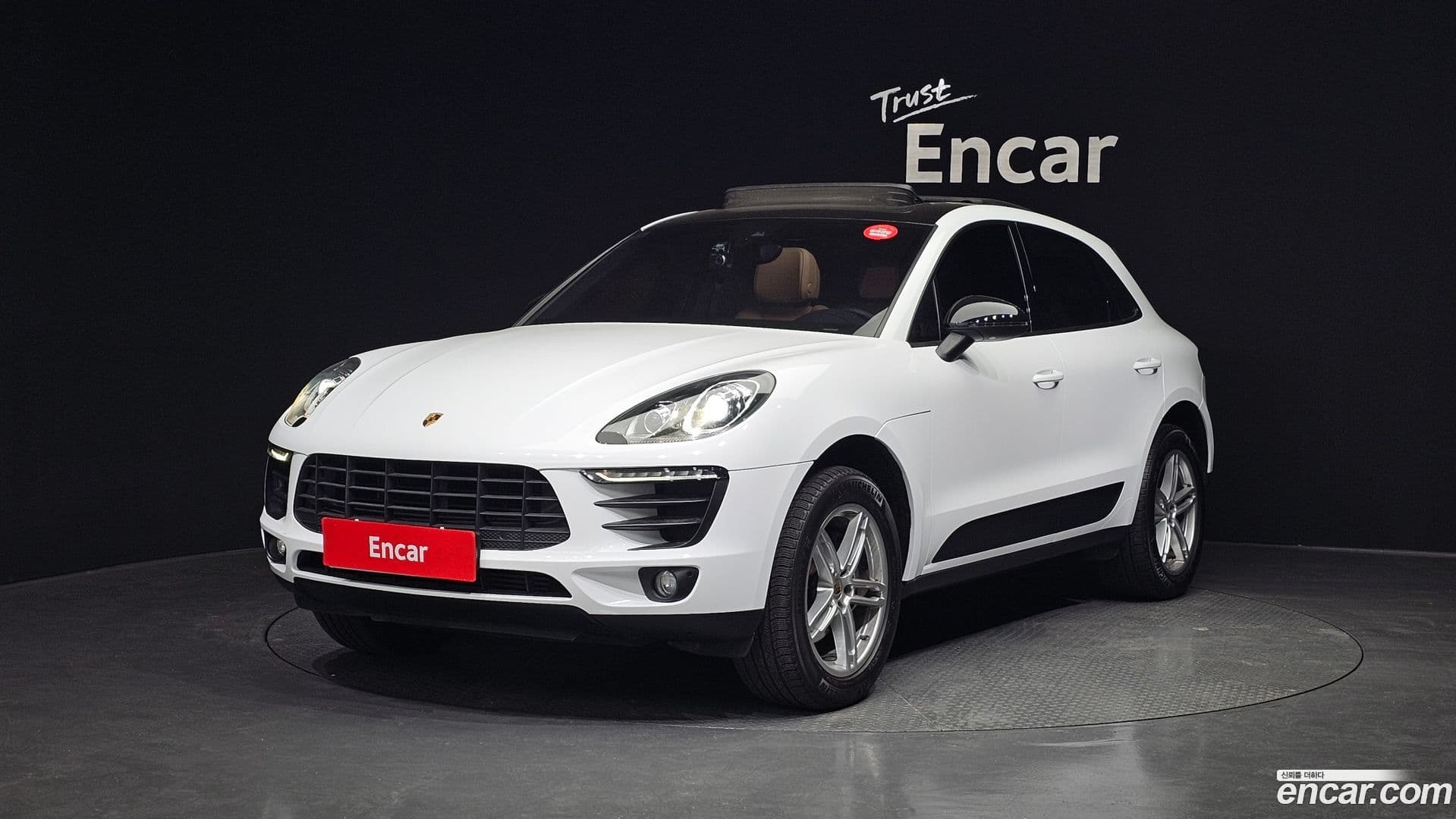 Main__Slider__Photo:Macan Porsche 2017.11-0