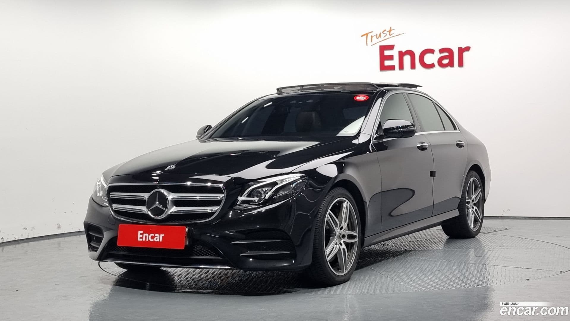 Main__Slider__Photo:E-Class Mercedes-Benz 2020.2-0
