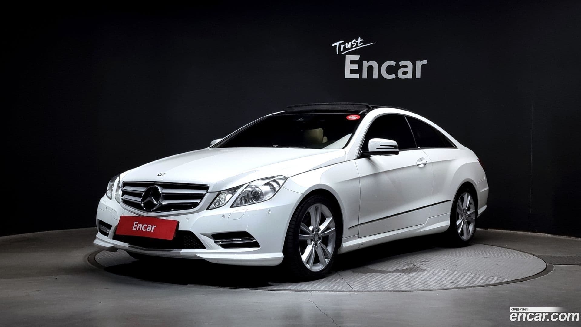 Main__Slider__Photo:E-Class Mercedes-Benz 2013.2-0