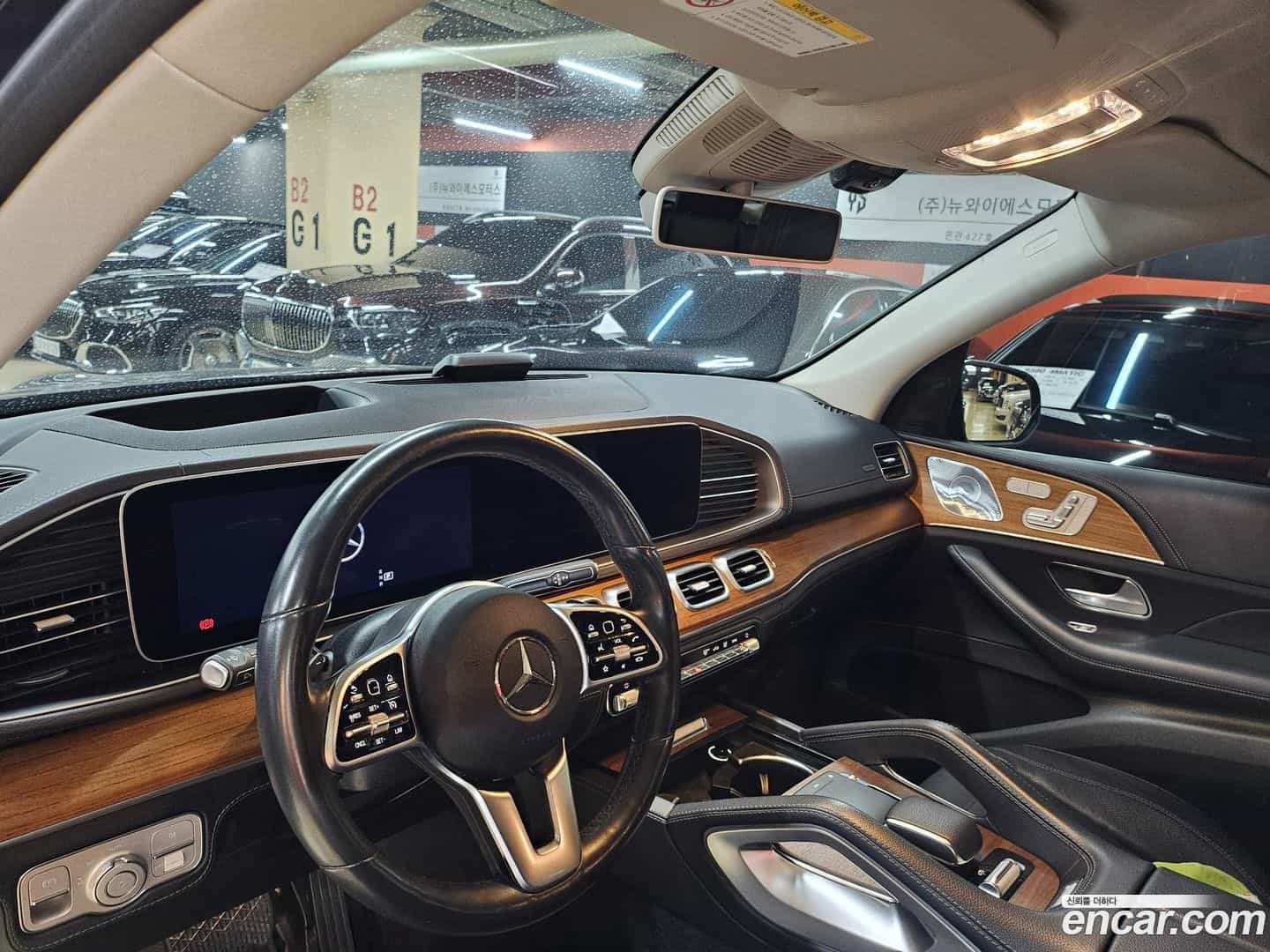 GLE-Class Mercedes-Benz 2019.11-INNER-010