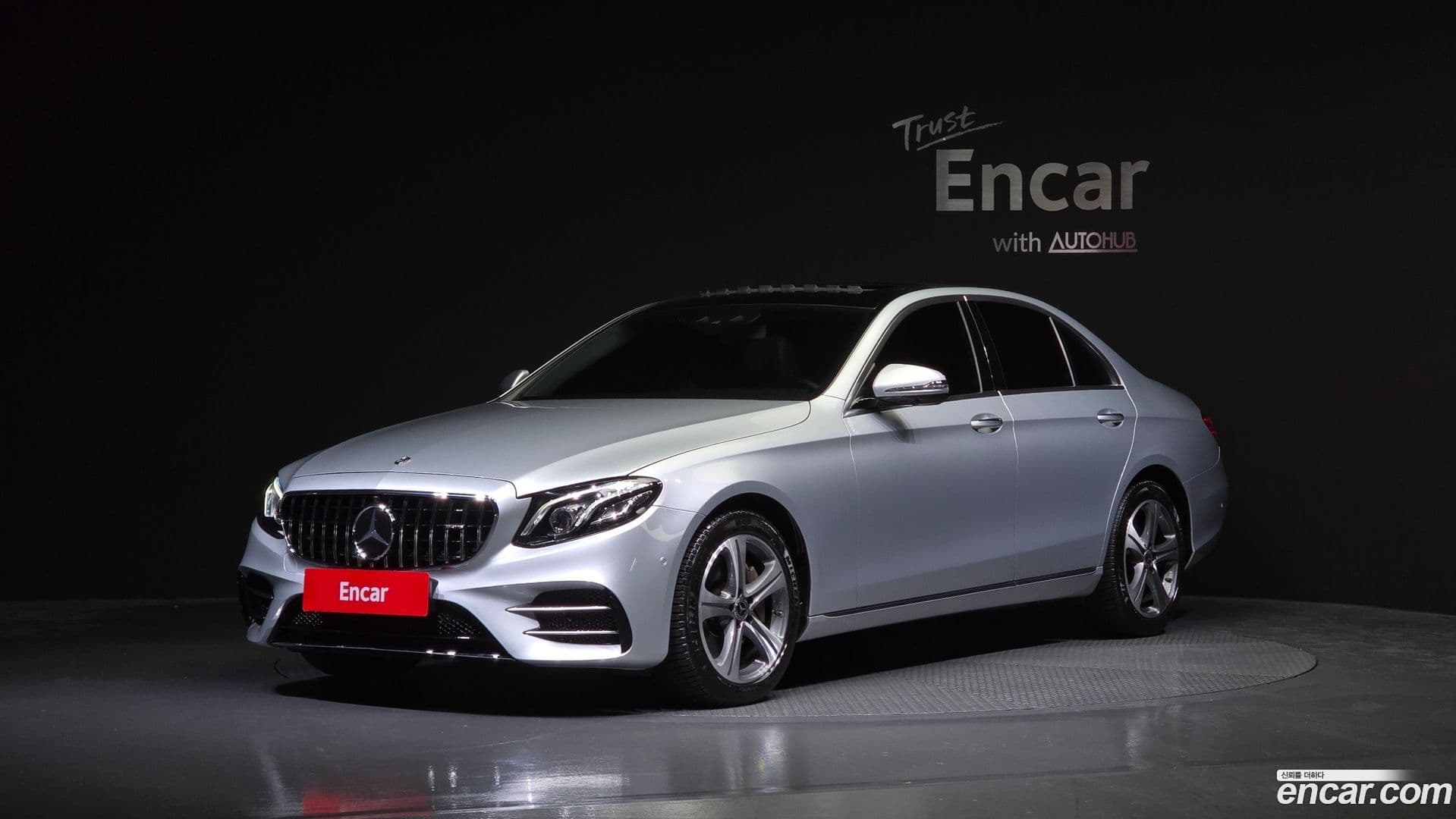 Main__Slider__Photo:E-Class Mercedes-Benz 2017.5-0