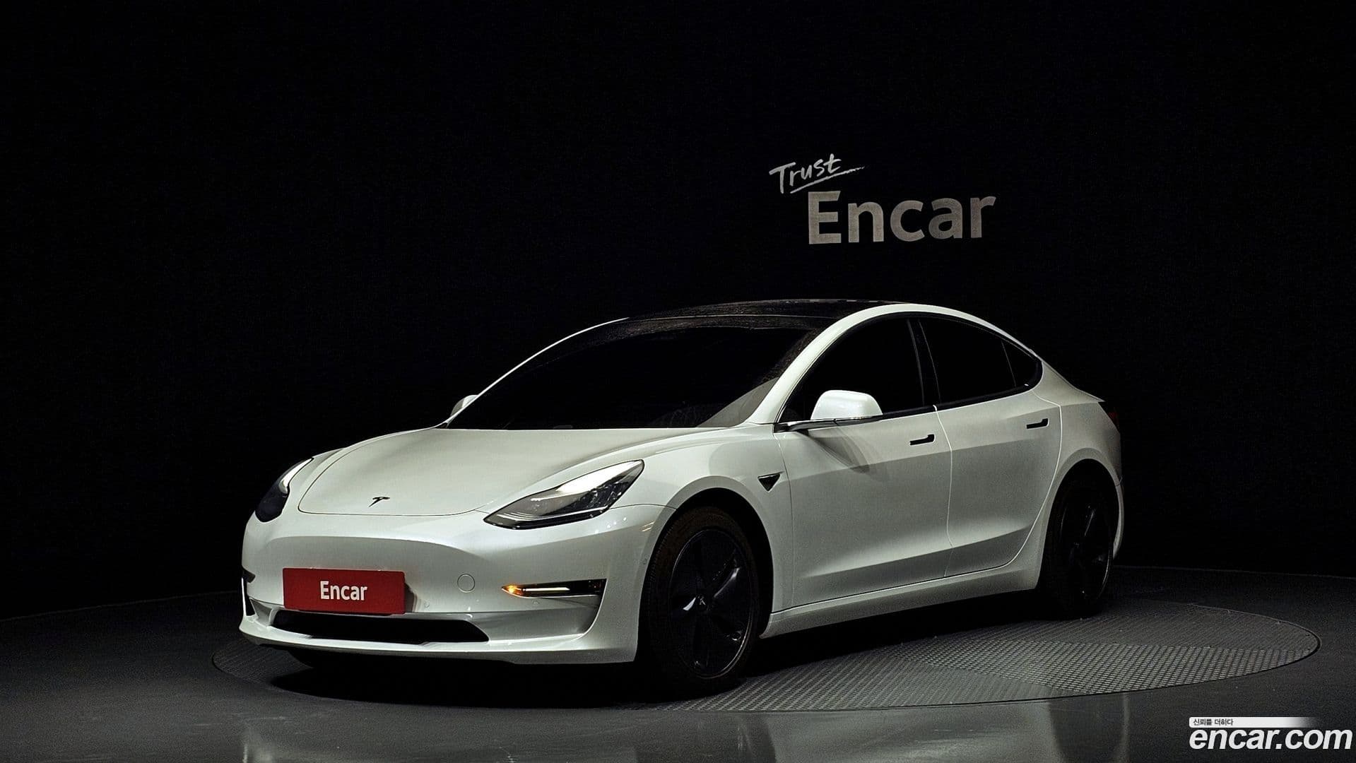 Main__Slider__Photo:Model 3 Tesla 2020.7-0
