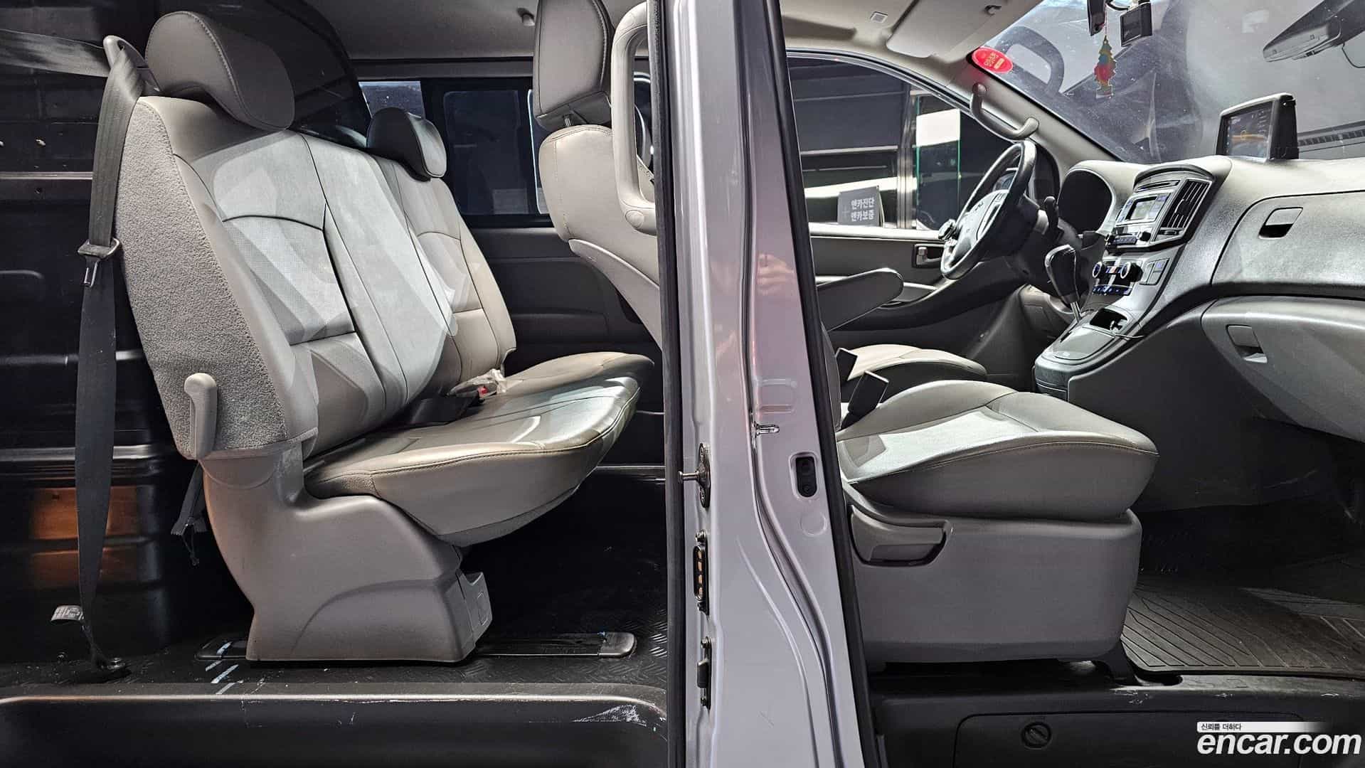 Starex Hyundai 2021.0-INNER-010