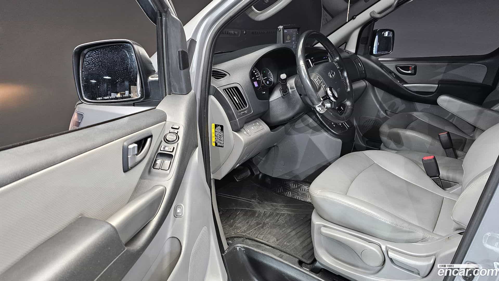 Starex Hyundai 2021.0-OPTION-015