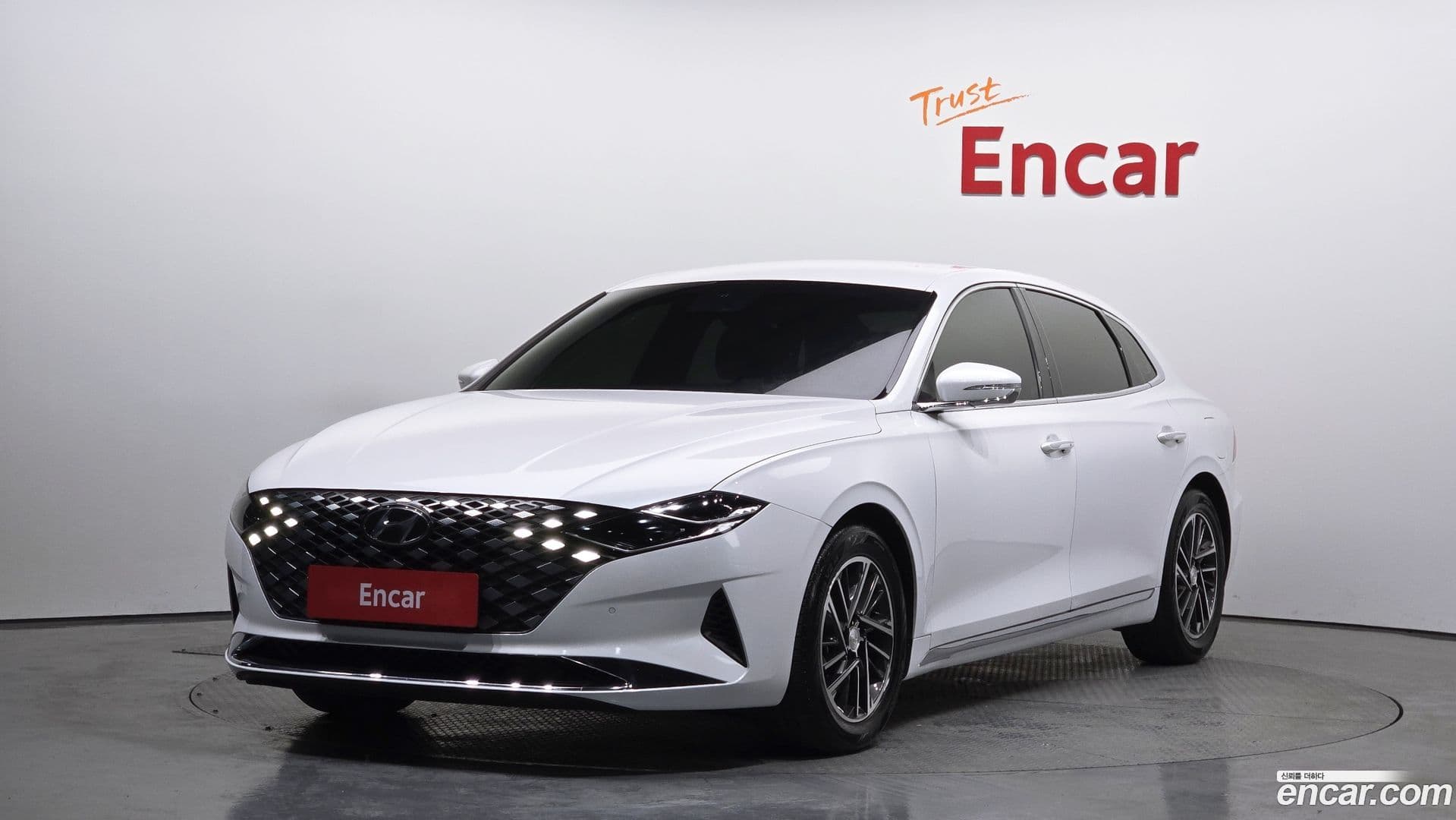 Main__Slider__Photo:Grandeur Hyundai 2020.8-0