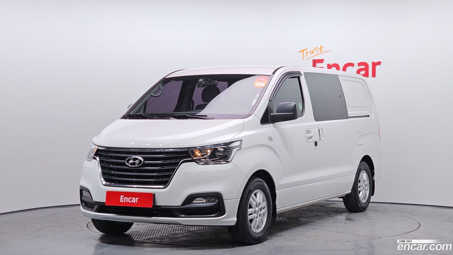 Main__Slider__Photo:Starex Hyundai 2019.8-0