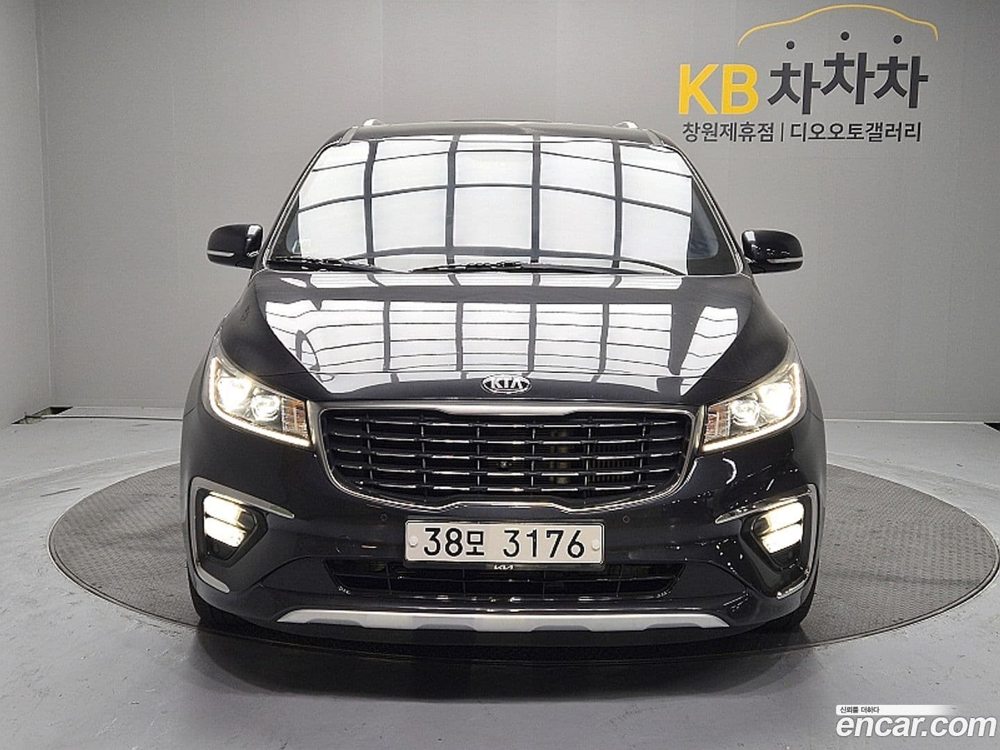 Main__Slider__Photo:Canival Kia 2018.4-0
