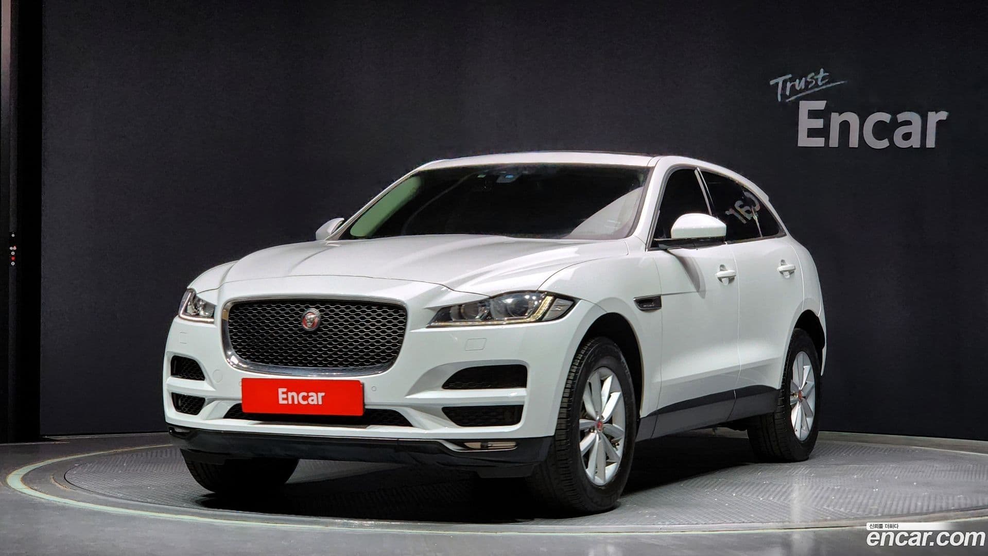 Main__Slider__Photo:F-PACE Jaguar 2018.0-0