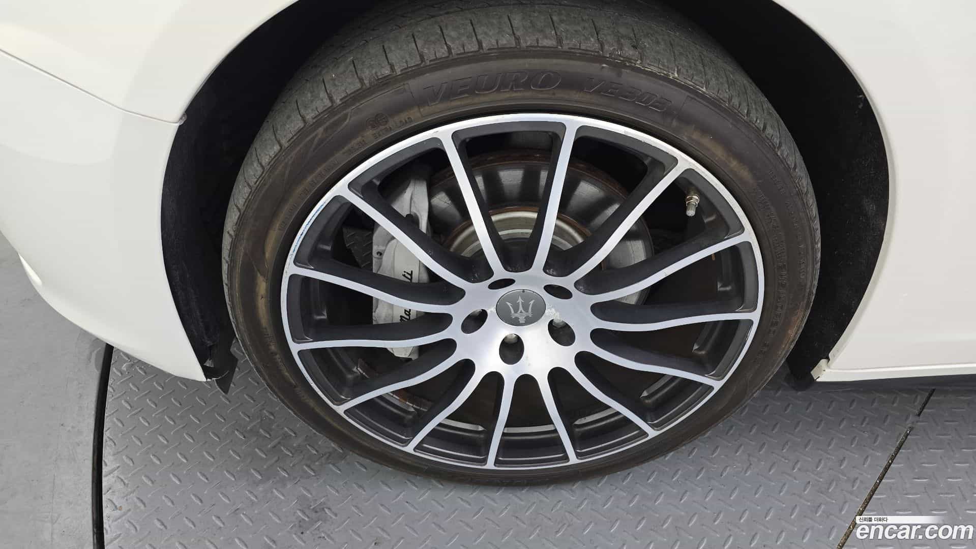 Ghibli Maserati 2015.11-OUTER-005