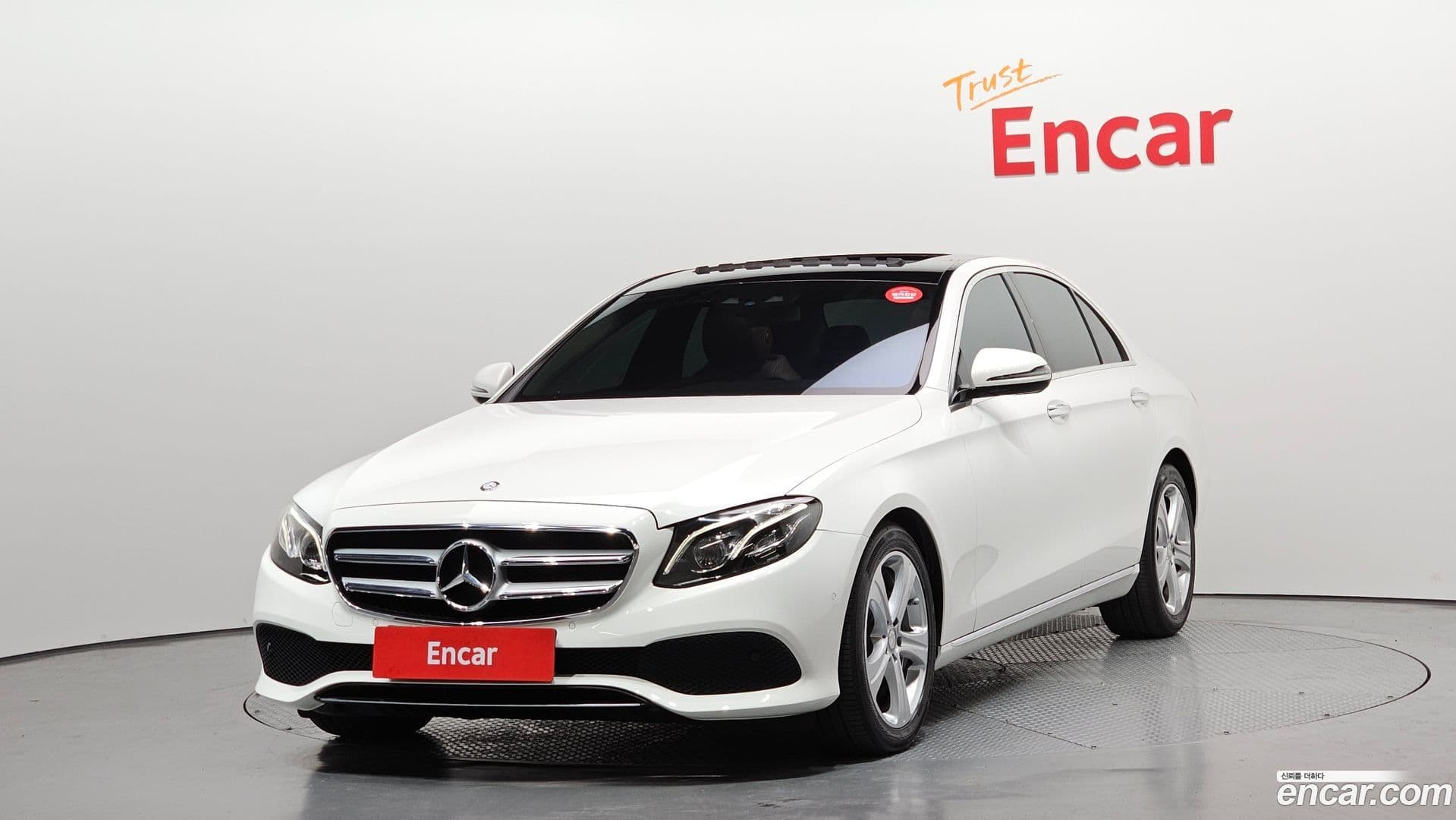 Main__Slider__Photo:E-Class Mercedes-Benz 2017.3-0