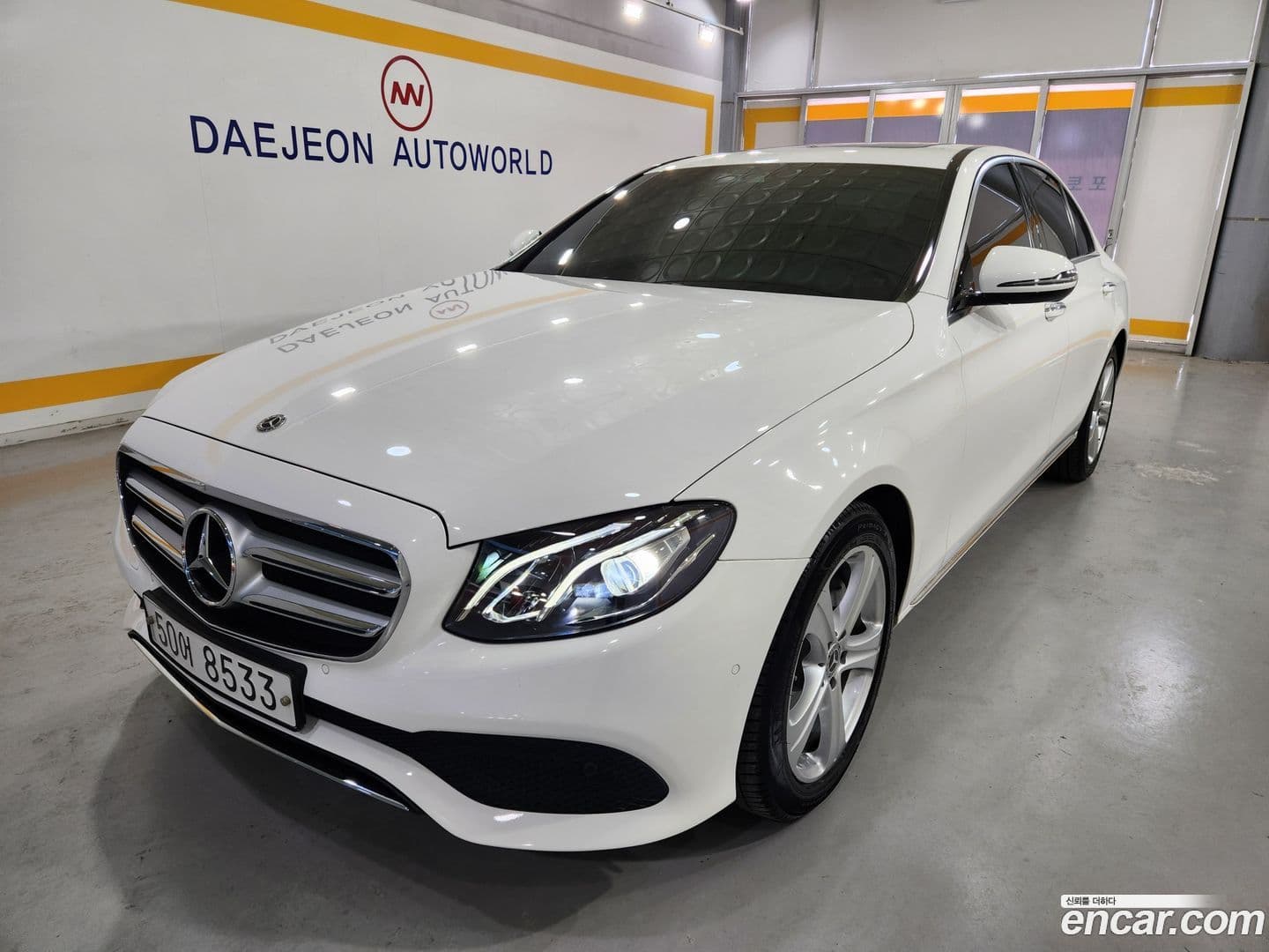 Main__Slider__Photo:E-Class Mercedes-Benz 2018.3-0