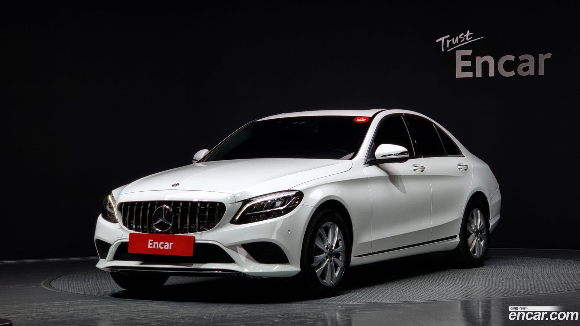 Main__Slider__Photo:C-Class Mercedes-Benz 2020.5-0