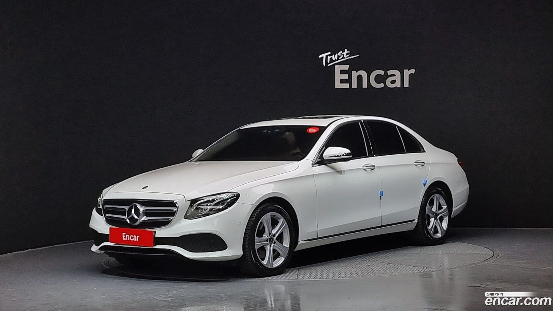 Main__Slider__Photo:E-Class Mercedes-Benz 2018.3-0