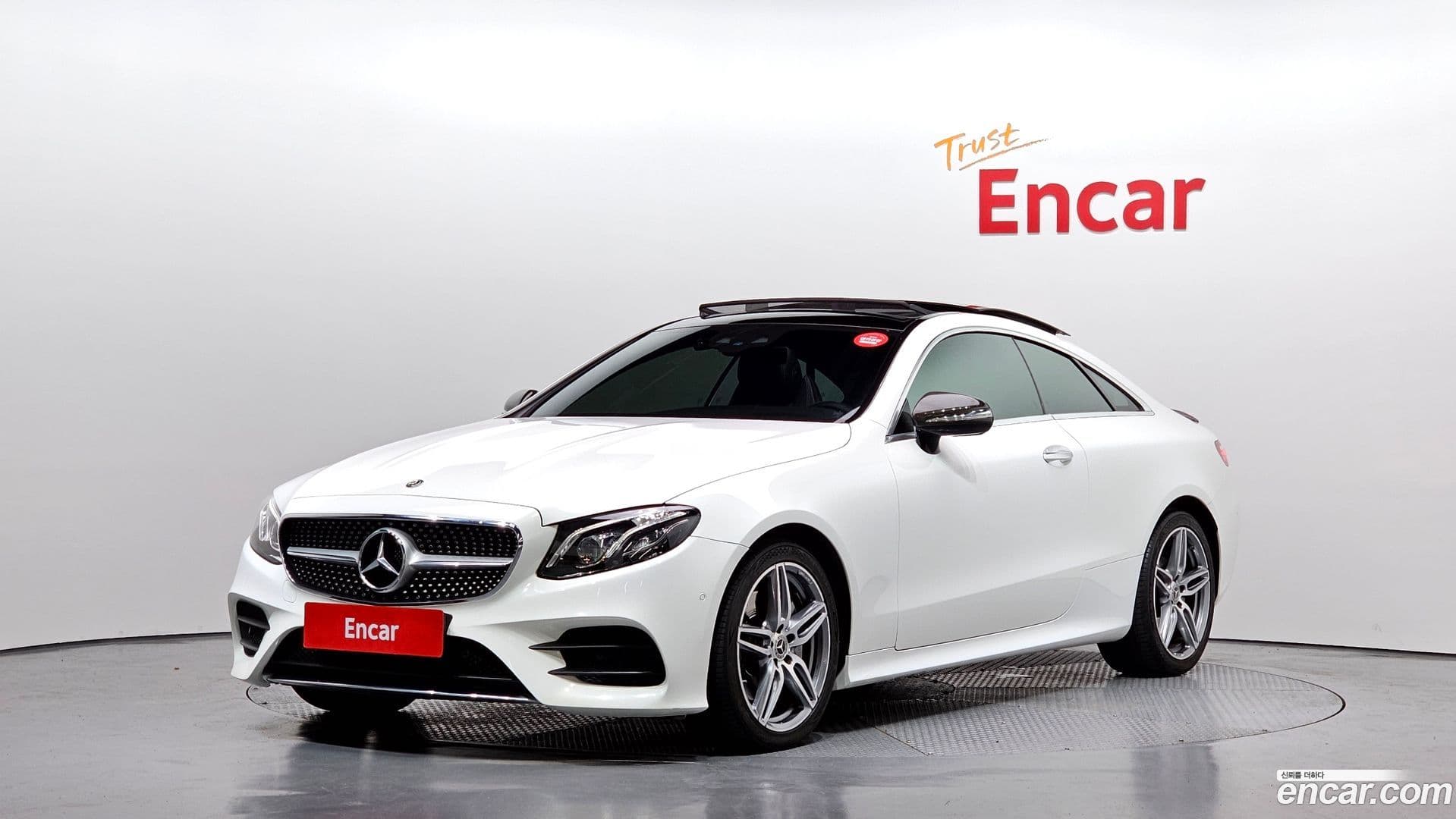 Main__Slider__Photo:E-Class Mercedes-Benz 2018.5-0