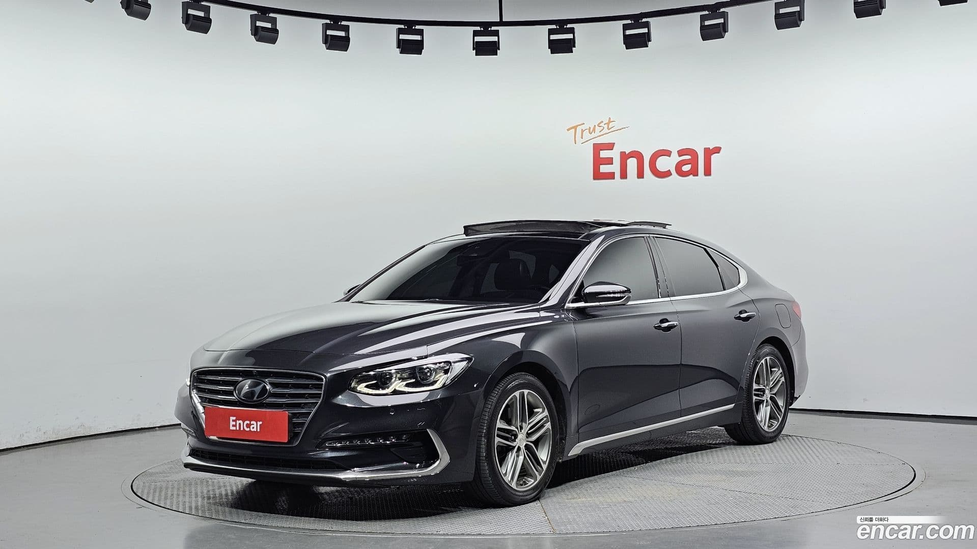 Main__Slider__Photo:Grandeur Hyundai 2018.2-0