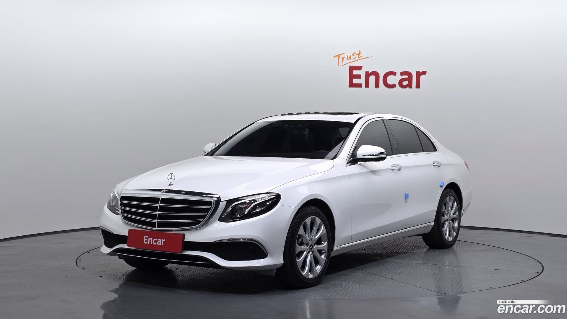 Main__Slider__Photo:E-Class Mercedes-Benz 2018.0-0