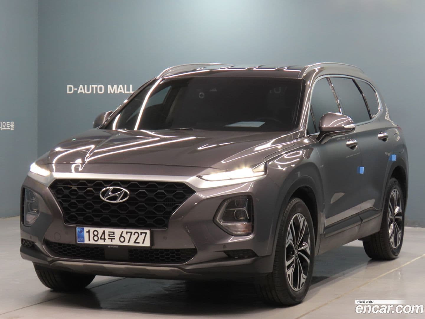 Main__Slider__Photo:Santafe Hyundai 2019.3-0