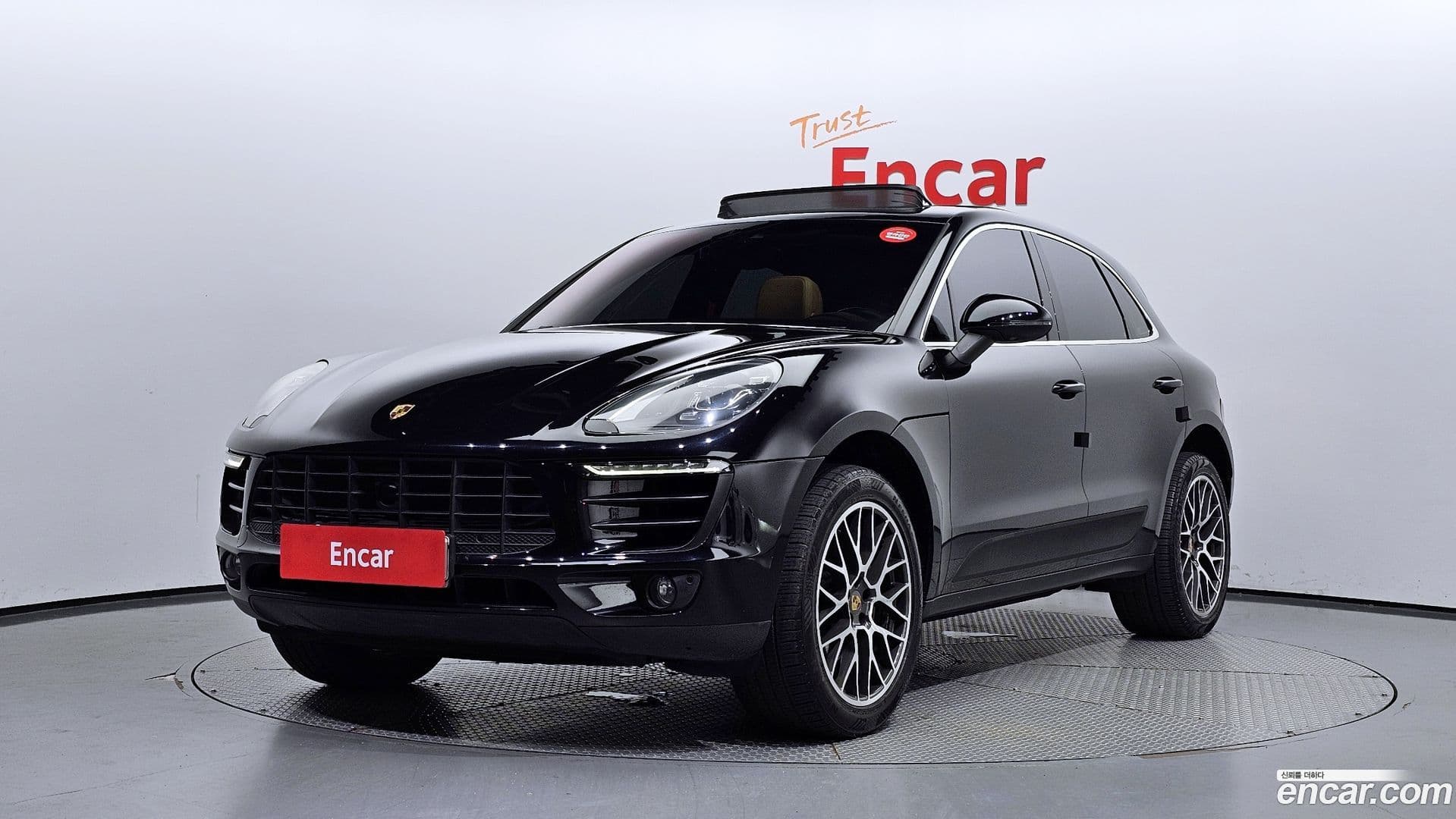 Main__Slider__Photo:Macan Porsche 2017.9-0