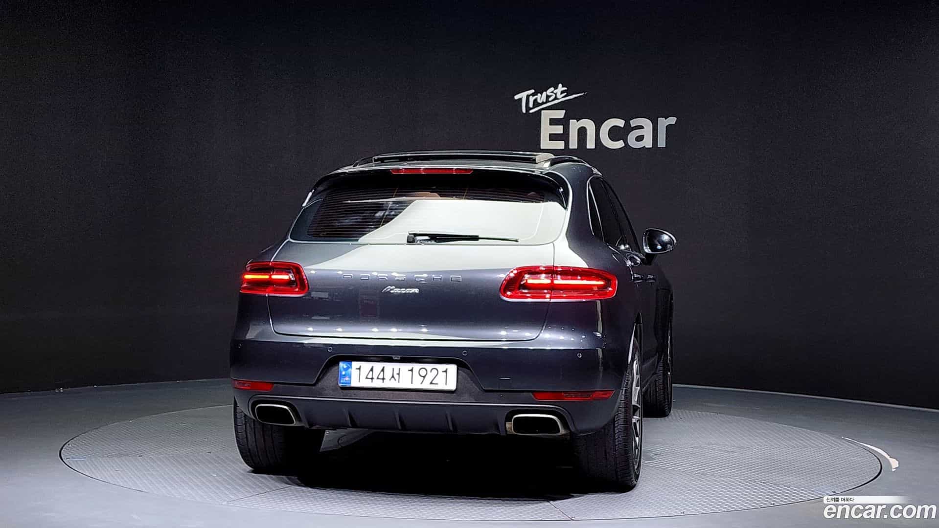 Macan Porsche 2017.11-OUTER-004