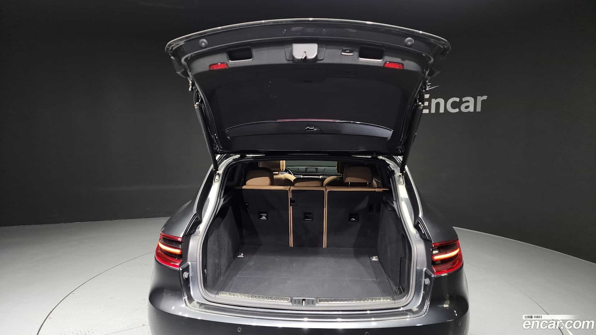 Macan Porsche 2017.11-OPTION-024